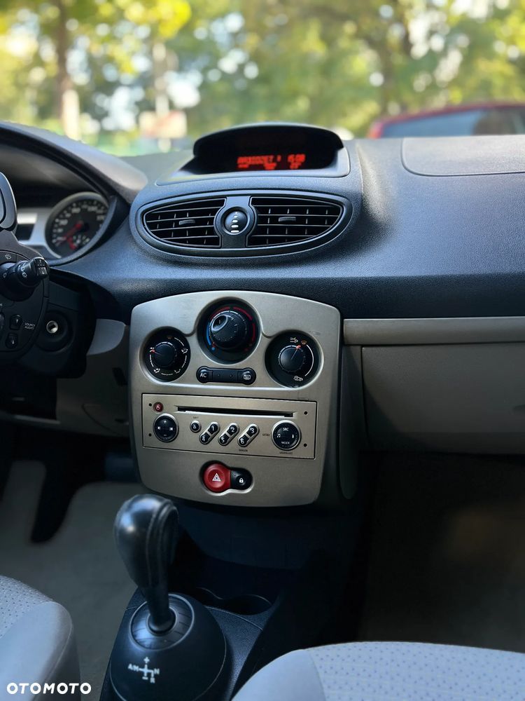 Renault Clio - 22