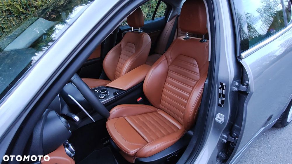 Alfa Romeo Giulia 2.2 Diesel AT8-Q4 Veloce - 10