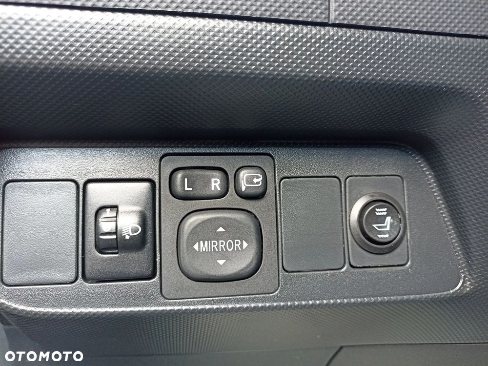 Toyota Auris 1.8 HSD Prestige NAVI - 29