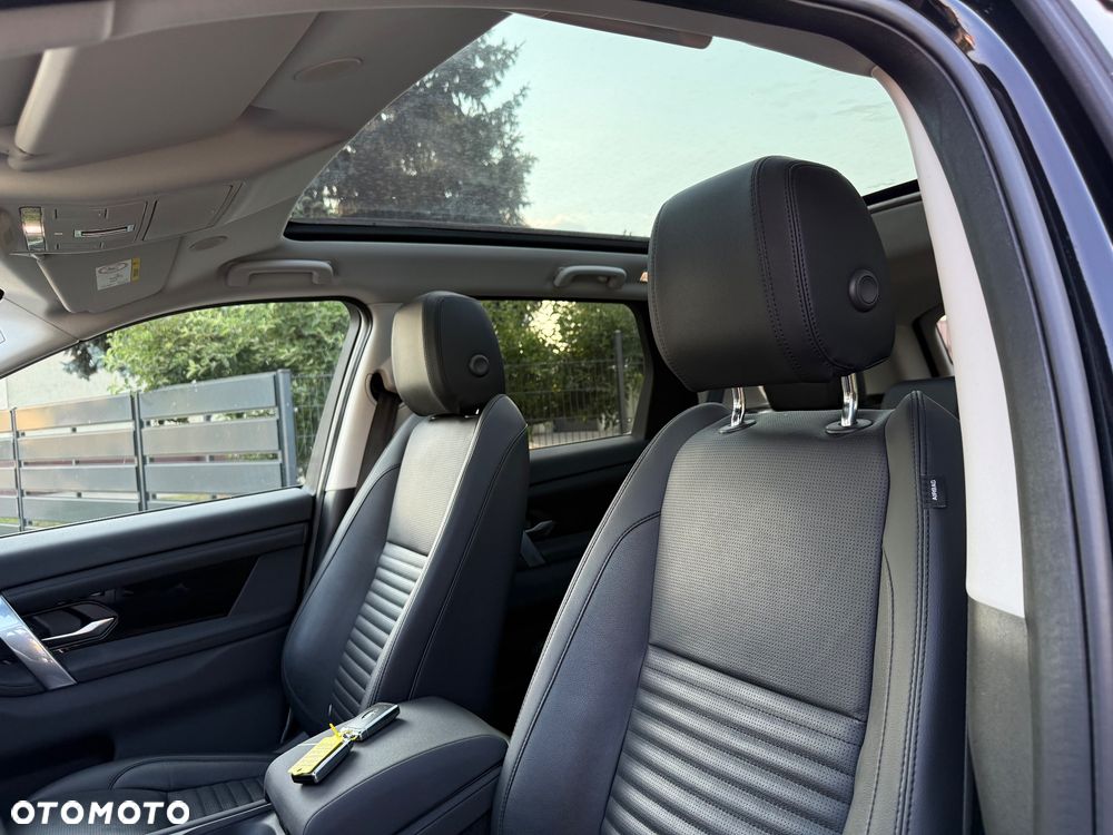 Land Rover Discovery Sport P300e R-Dynamic S - 26