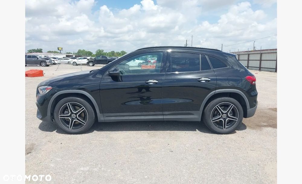 Mercedes-Benz GLA - 4