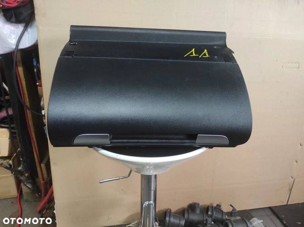 AUDI A3 8P 8P0 SCHOWEK PASAŻERA CZARNY CAŁY WYSYŁKA !!!! - 1