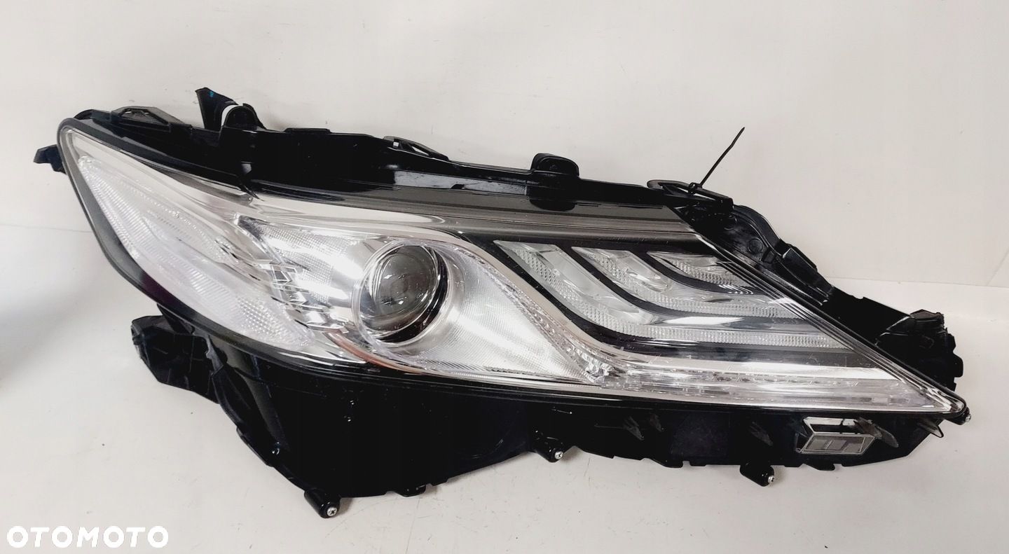 REFLEKTOR PRAWY TOYOTA CAMRY VIII 2017- , FULL LED - 1