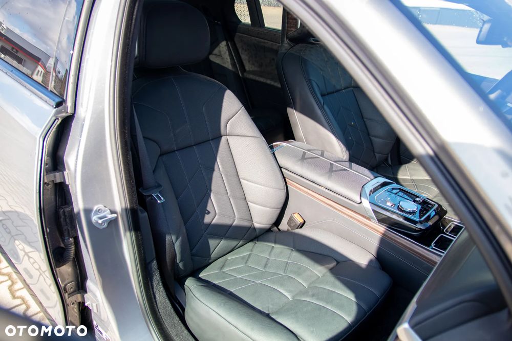 BMW Seria 7 - 18