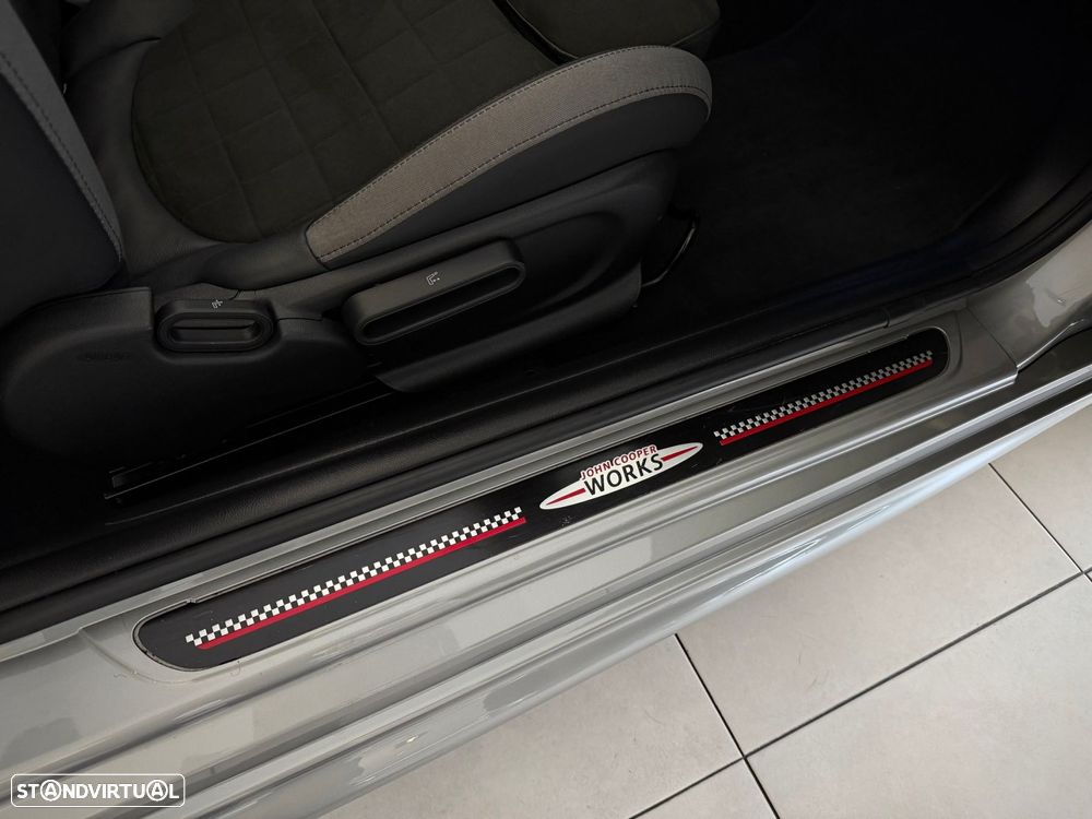 MINI Cabrio John Cooper Works Auto Desportiva - 16