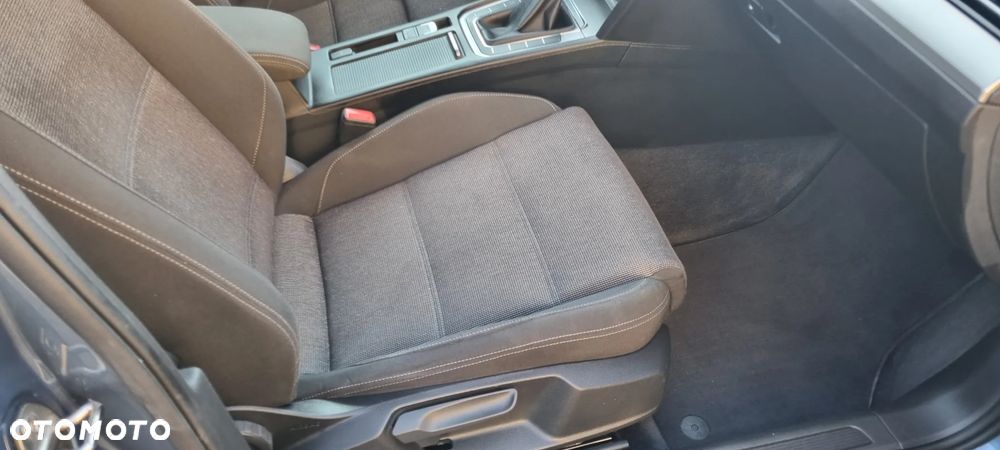 Volkswagen Passat 2.0 TDI (BlueMotion Technology) Comfortline - 21