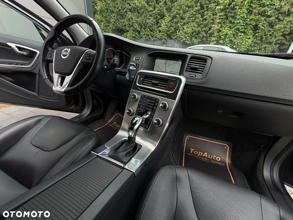 Volvo V60 D4 Geartronic Momentum - 16