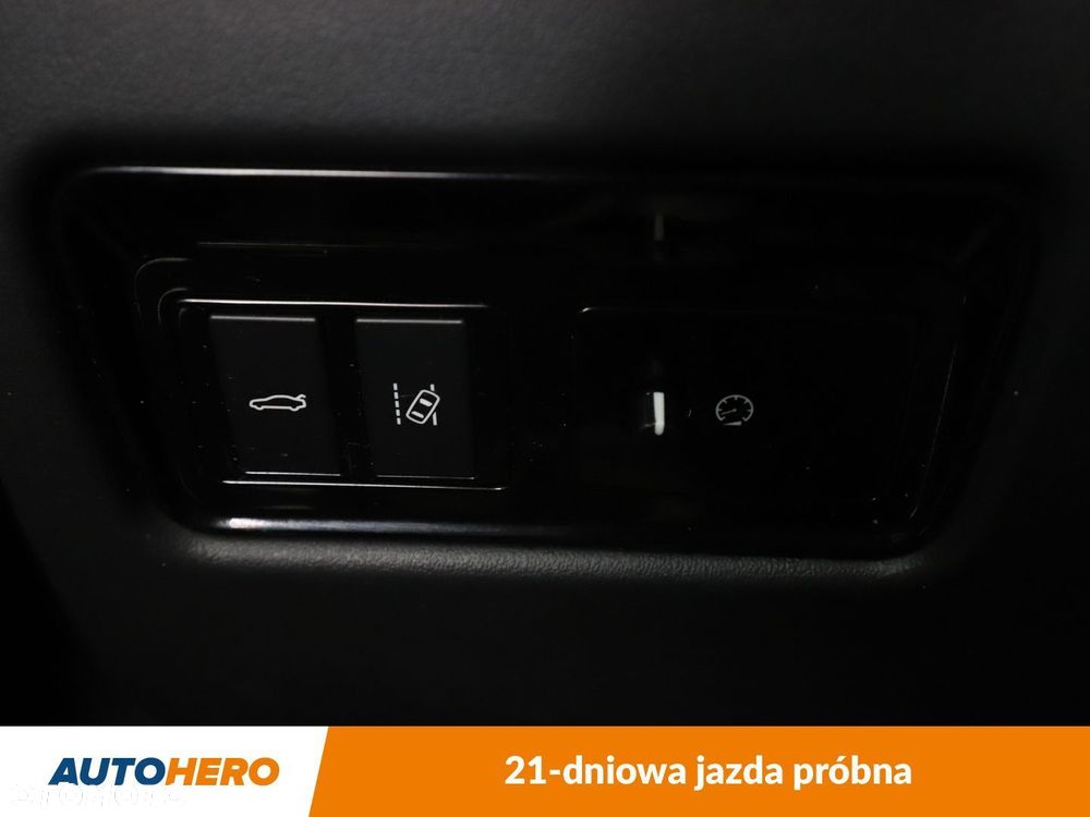 Jaguar XF 2.0 i4D R-Sport - 35