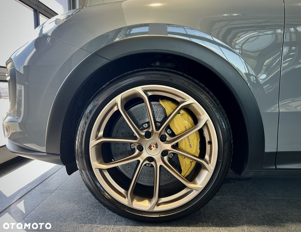 Porsche Cayenne Turbo GT - 7