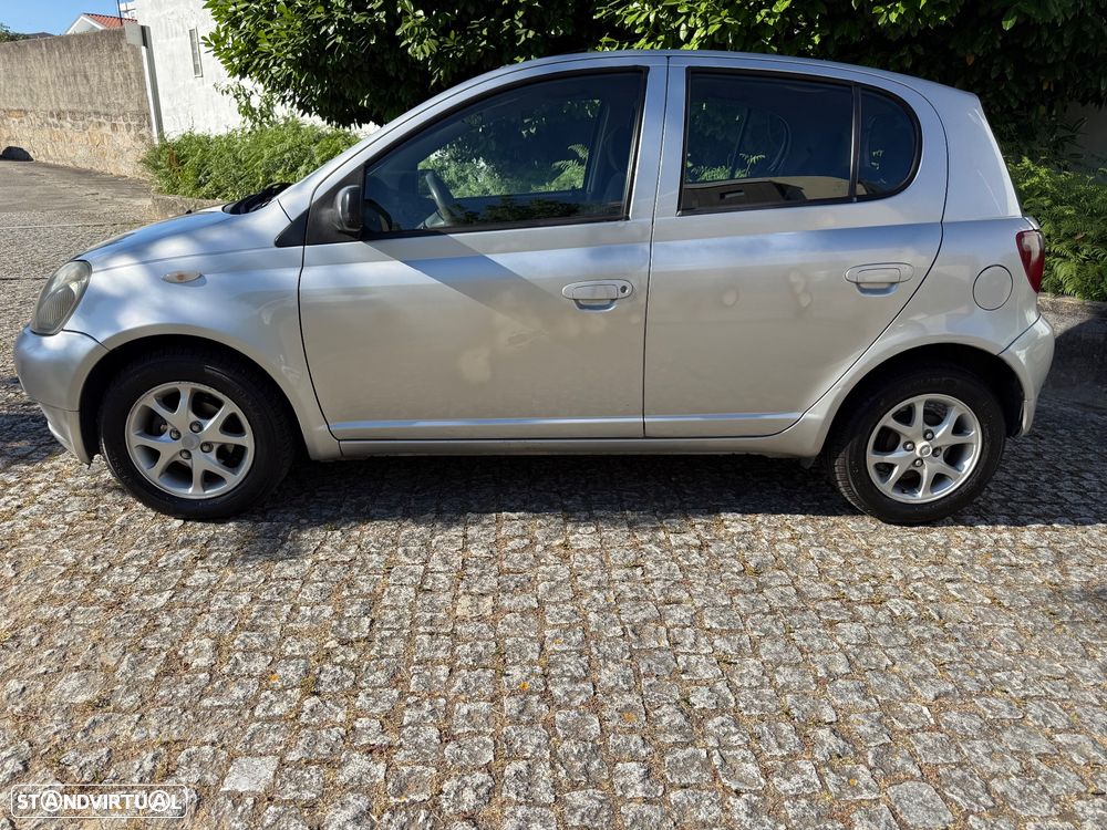 Toyota Yaris 1.0 Sol - 2