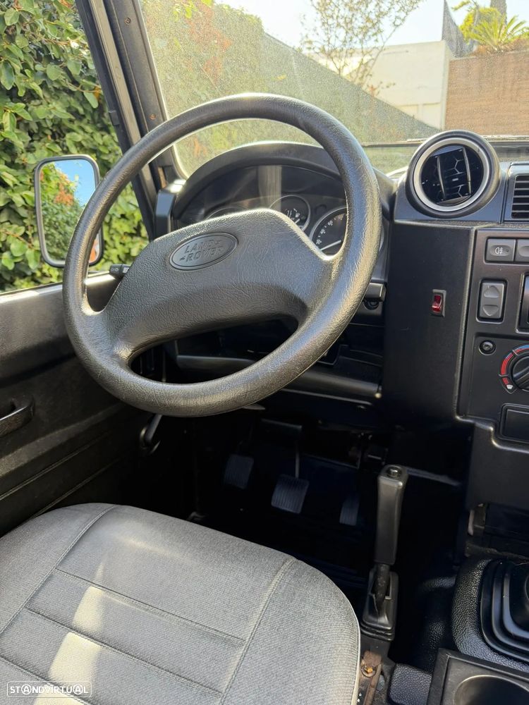 Land Rover Defender - 21