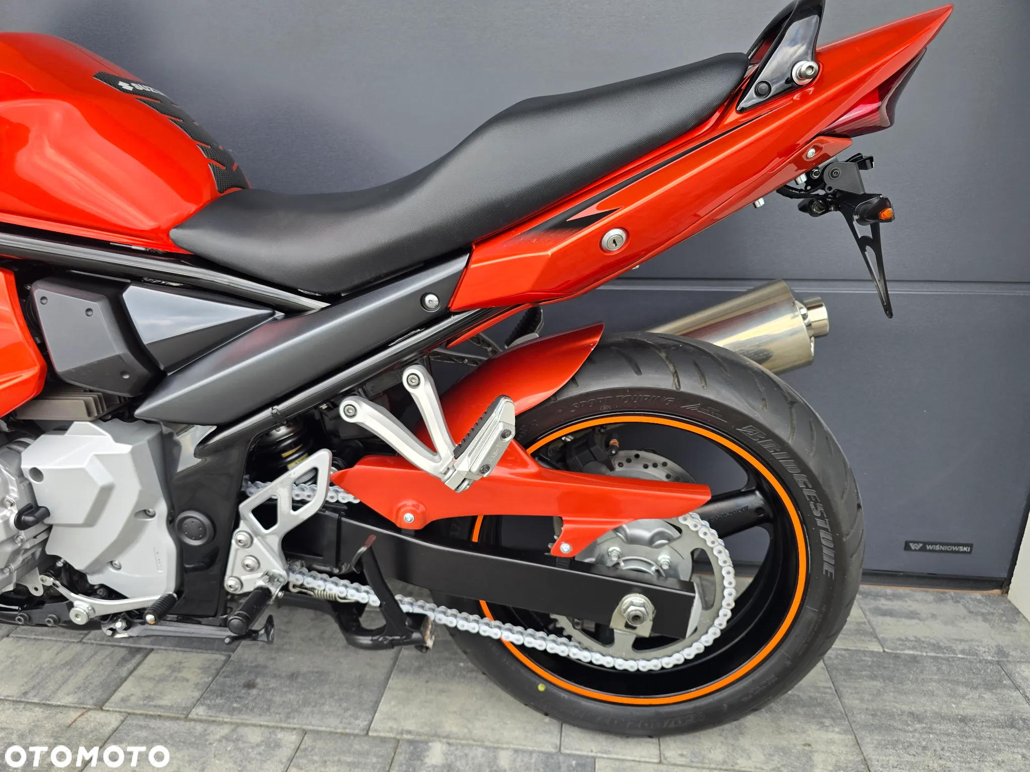 Suzuki GSX - 16