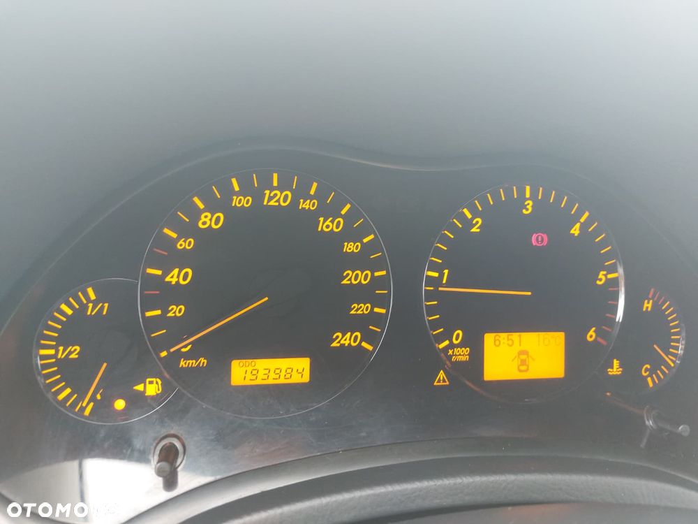 Toyota Avensis 2.0 D-4D - 18