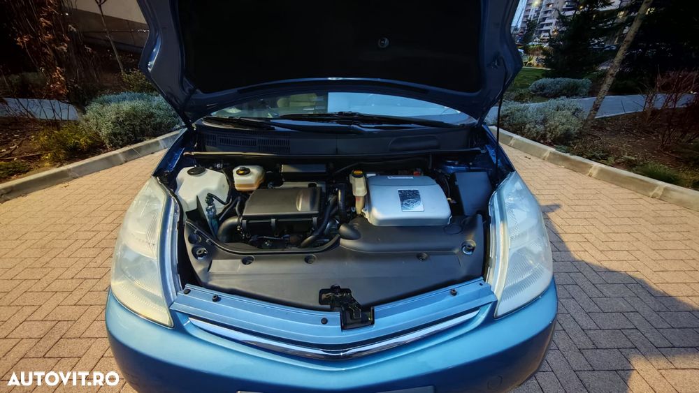 Toyota Prius (Hybrid) - 17