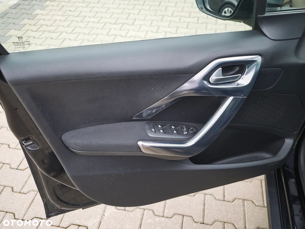 Peugeot 2008 BlueHDi FAP 120 STOP & START Allure - 27