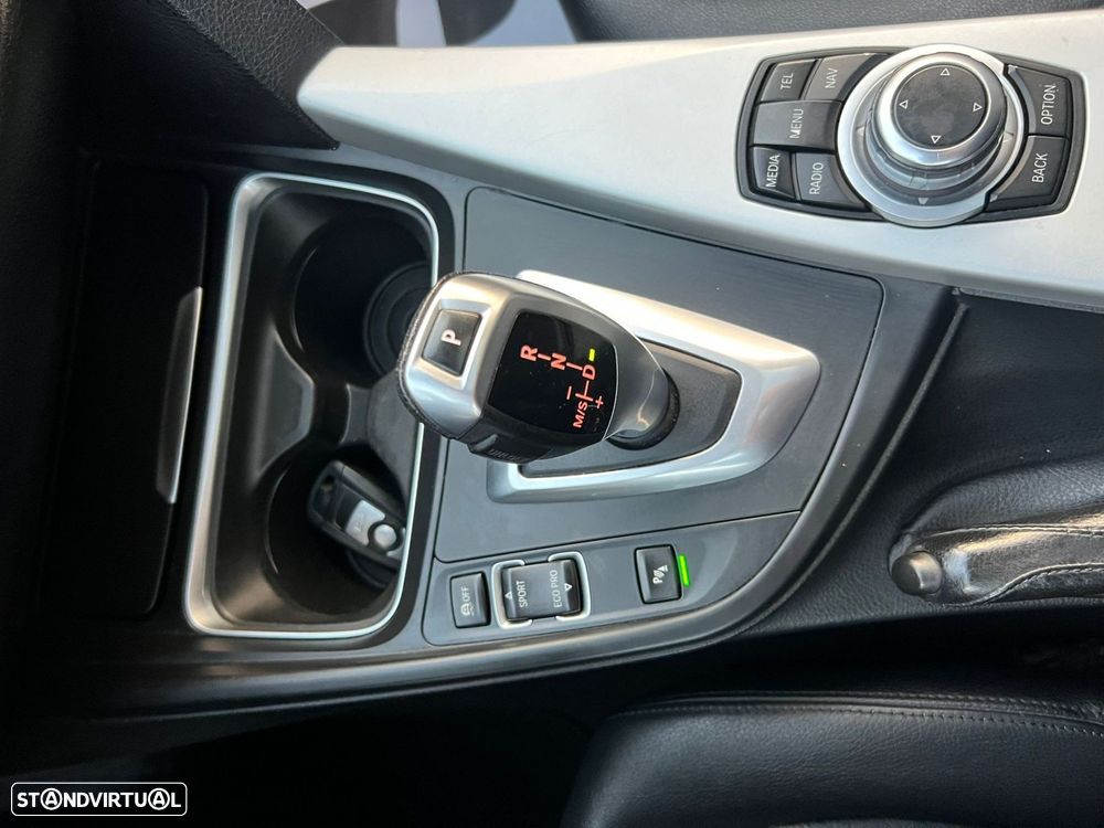 BMW 328 i Auto Line Sport - 44