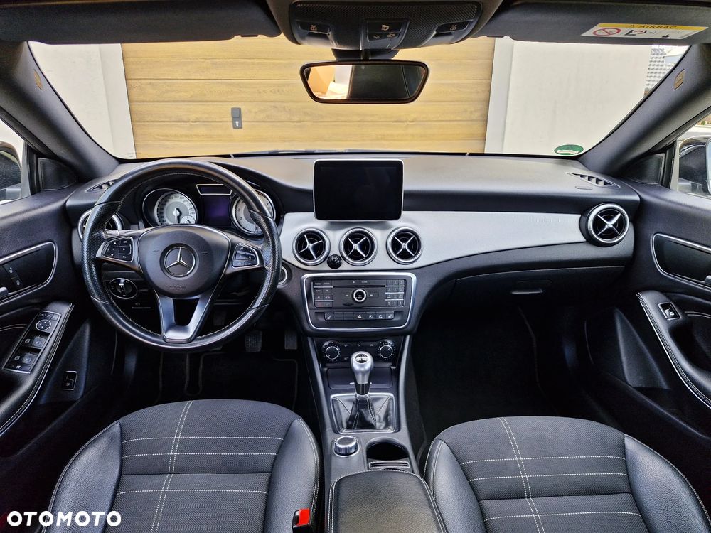 Mercedes-Benz CLA 180 Urban - 13