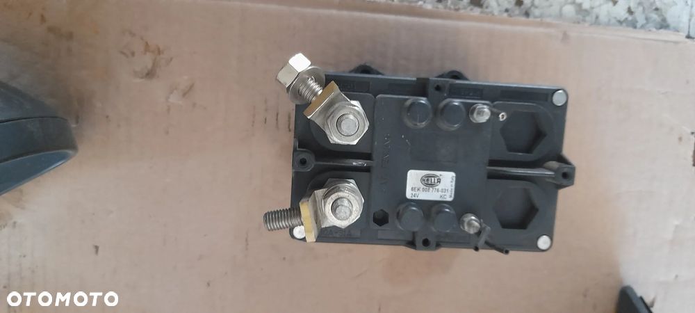 Wyłącznik Główny Prądu Akumulatora  6Ek008776031 - 3