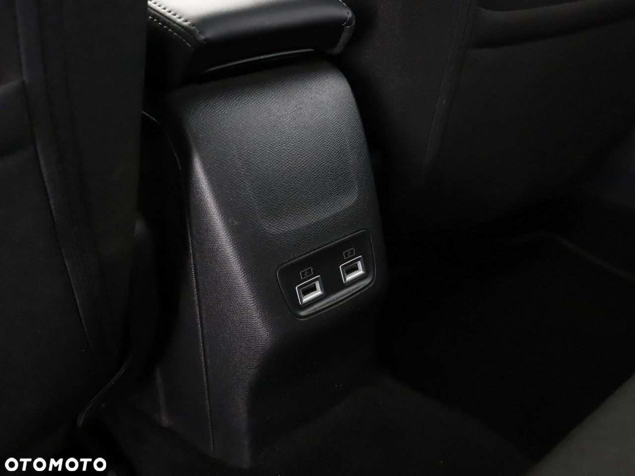 Peugeot 208 - 40