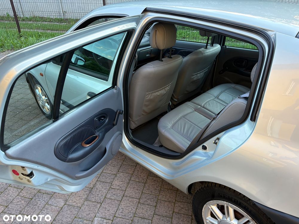 Renault Clio - 22