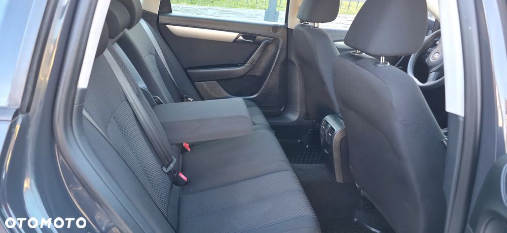 Volkswagen Passat - 13