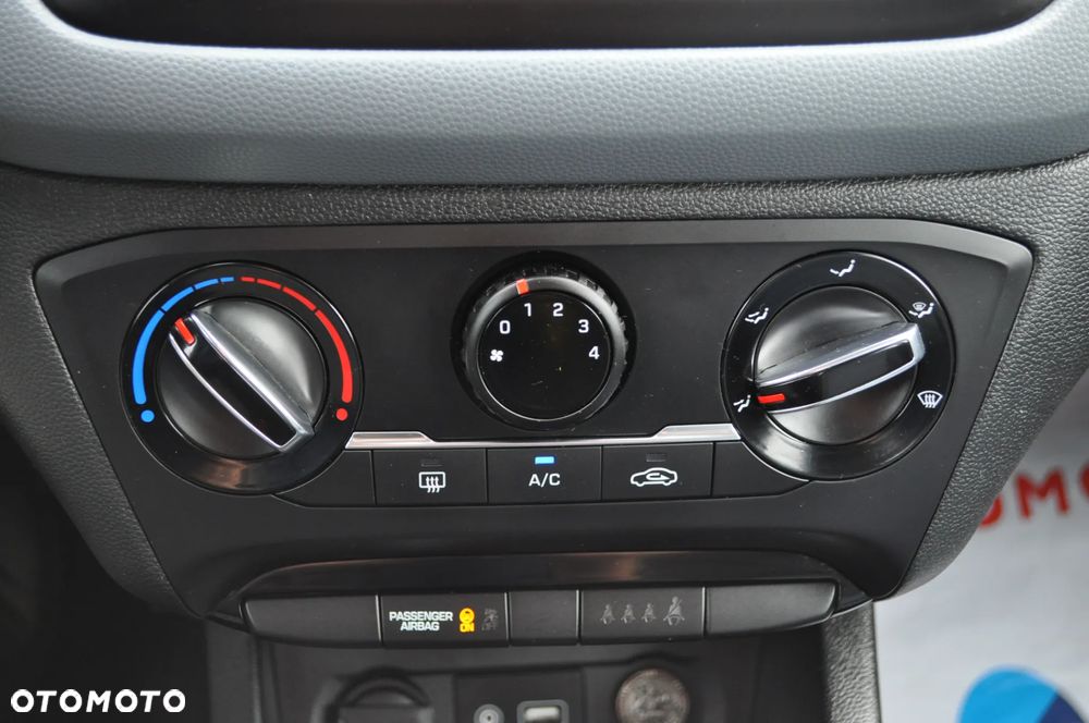 Hyundai i20 1.2 Pure - 24