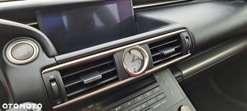 Lexus RC 200t / 300 F Sport - 17