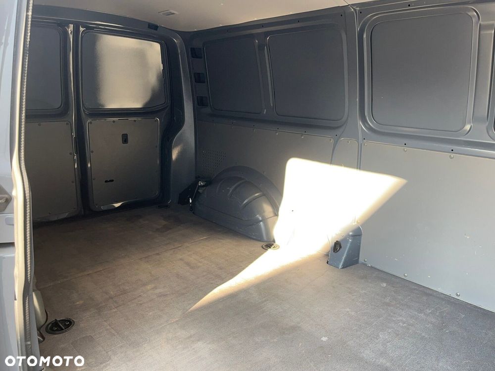 Volkswagen Transporter - 12