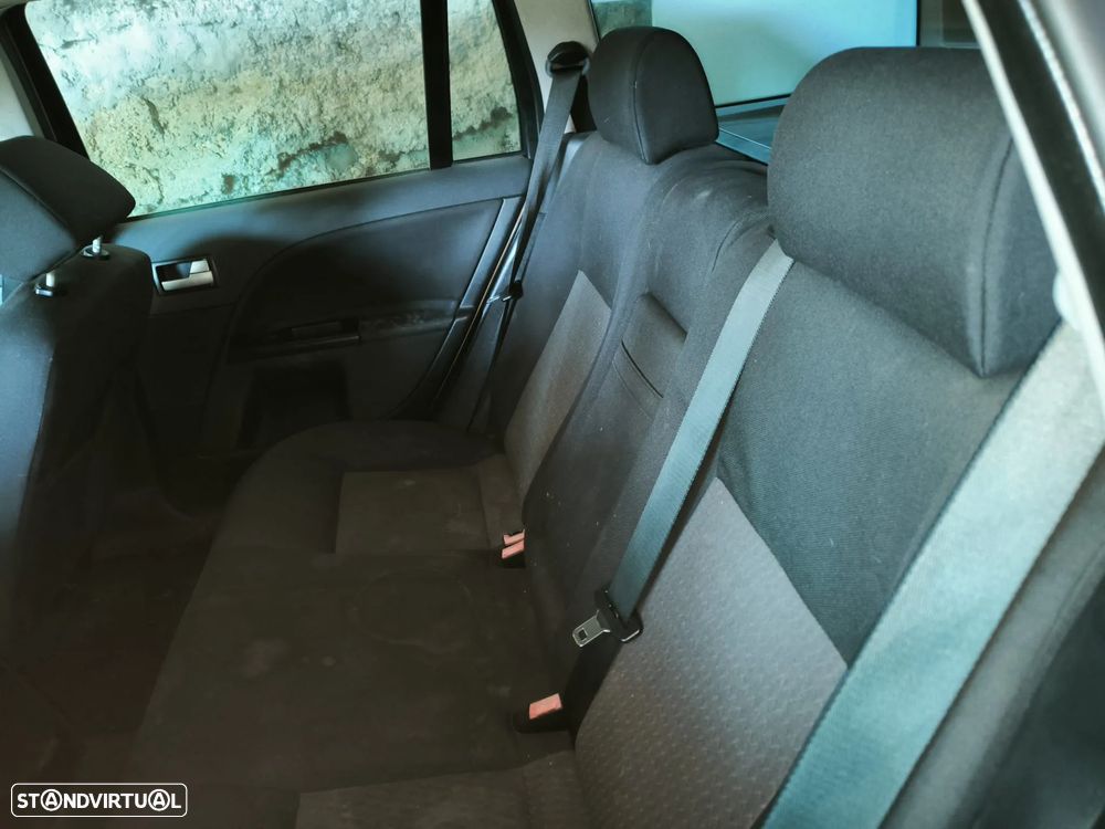 Ford Mondeo SW 2.0 TDdi Trend - 8