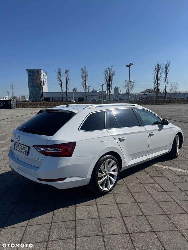Skoda Superb 2.0 TDI Style DSG - 2