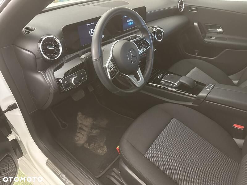 Mercedes-Benz CLA 200 7G-DCT - 10