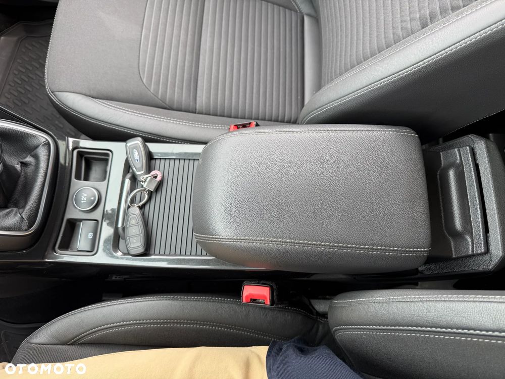Ford Kuga 1.5 EcoBoost 2x4 Titanium - 26