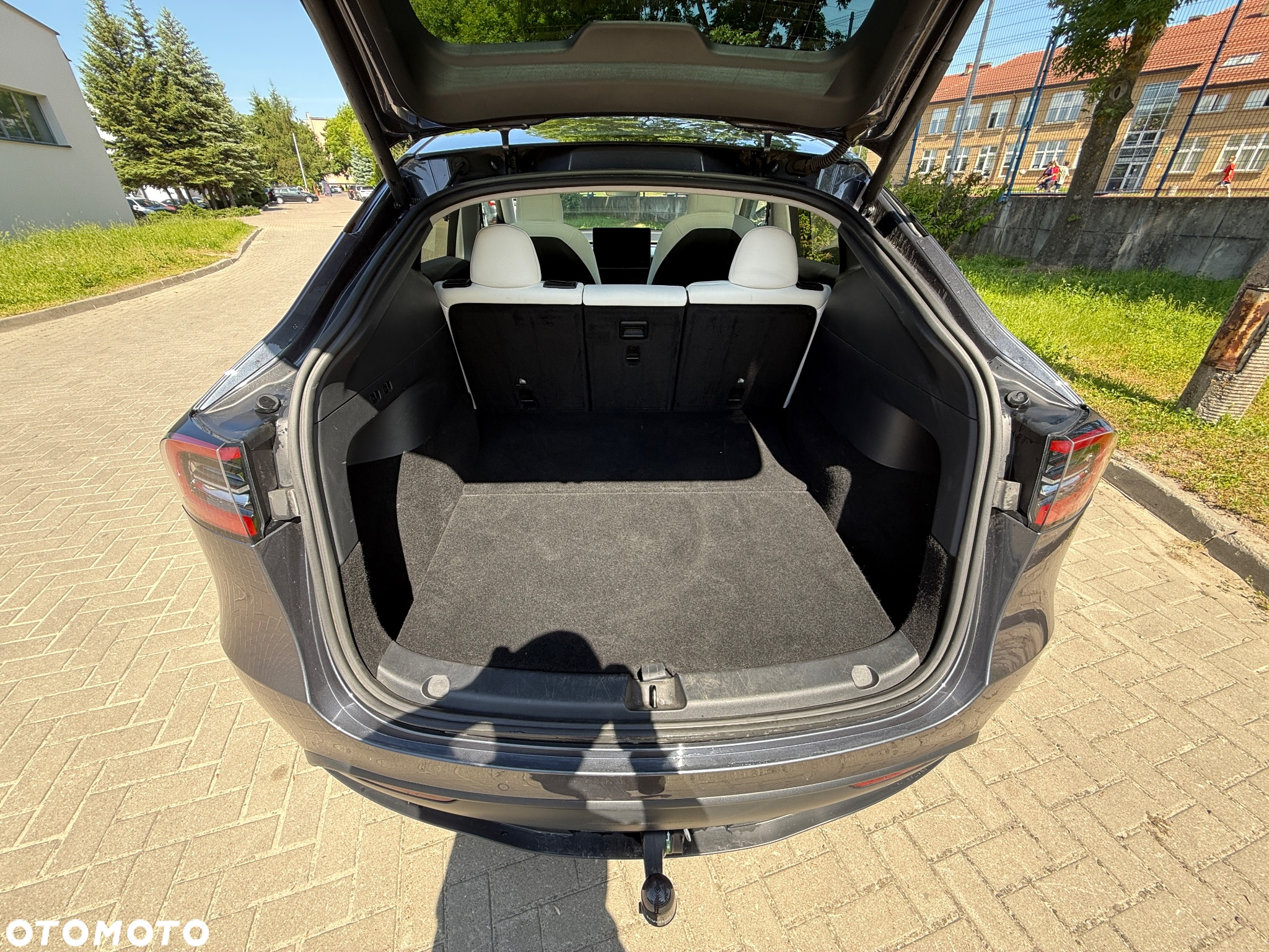 Tesla Y Long Range AWD - 13