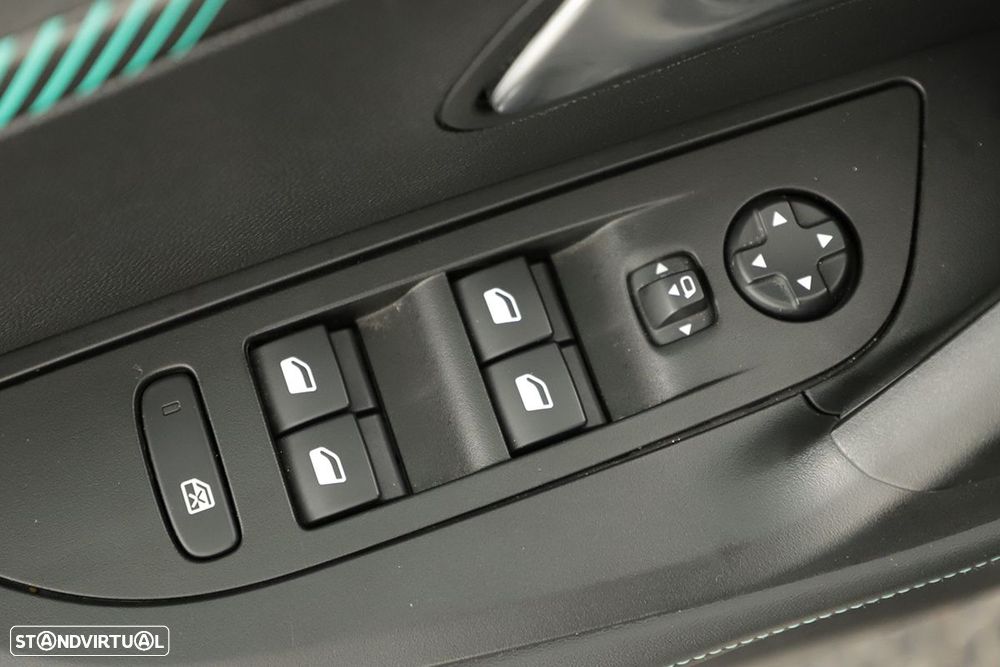 Peugeot 2008 1.2 PureTech Allure - 20