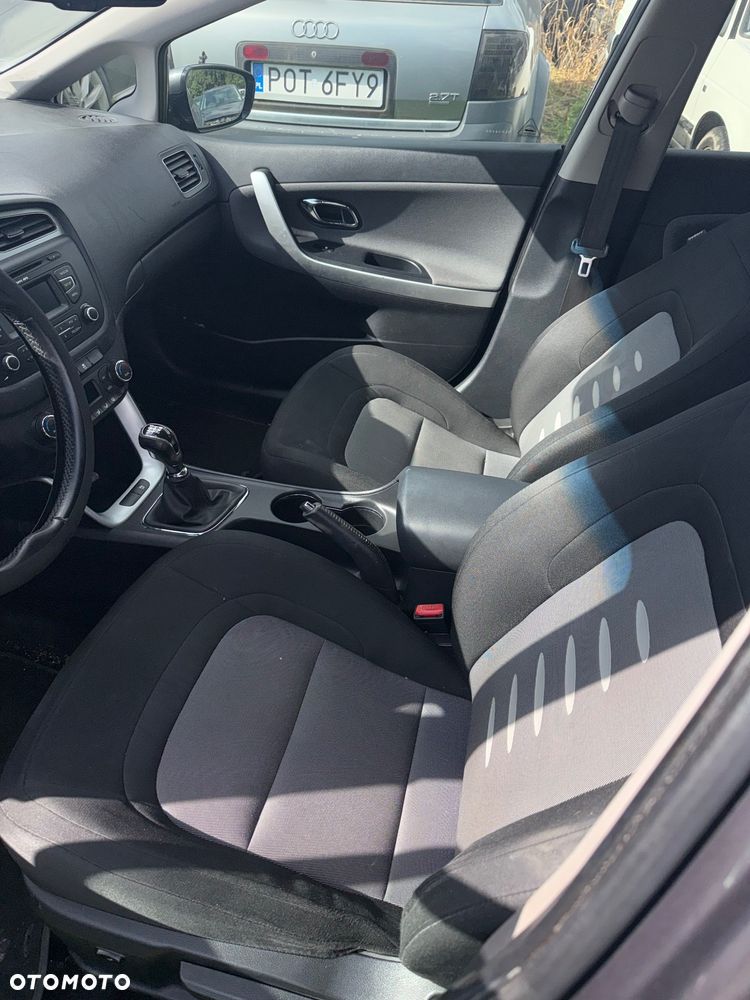 Kia Ceed 1.6 CRDi 128 Fifa World Cup Edition - 8