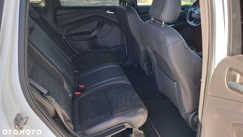 Ford Kuga 1.5 EcoBoost 2x4 ST-Line - 13