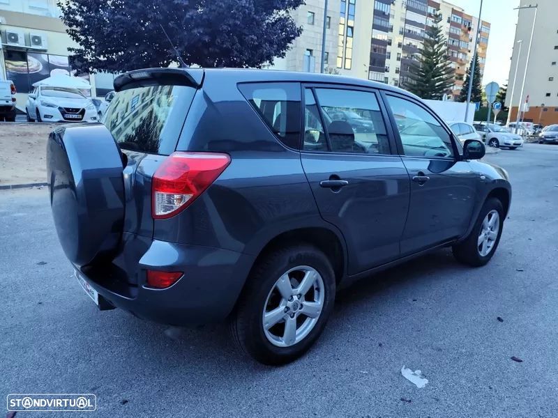 Toyota RAV4 2.2 D-4D - 28