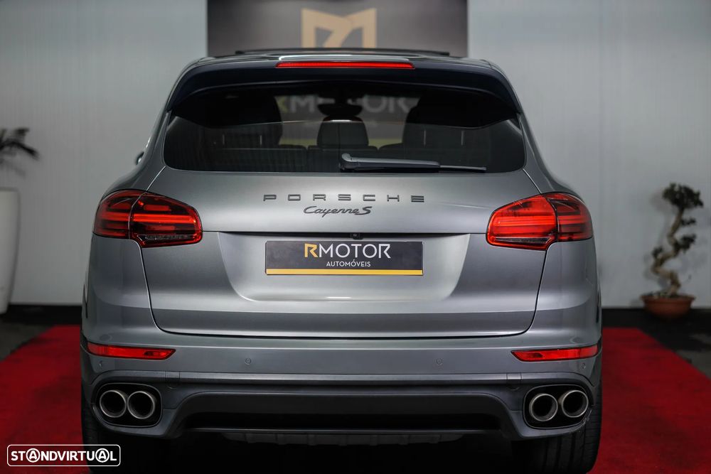 Porsche Cayenne S - 1