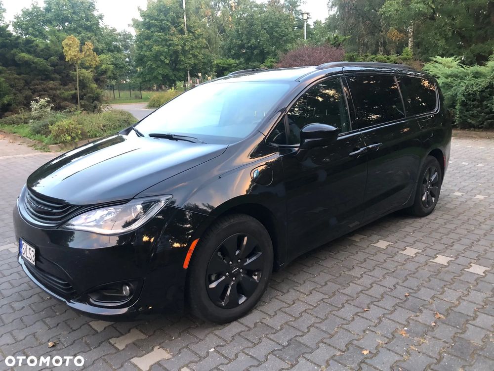Chrysler Pacifica - 1