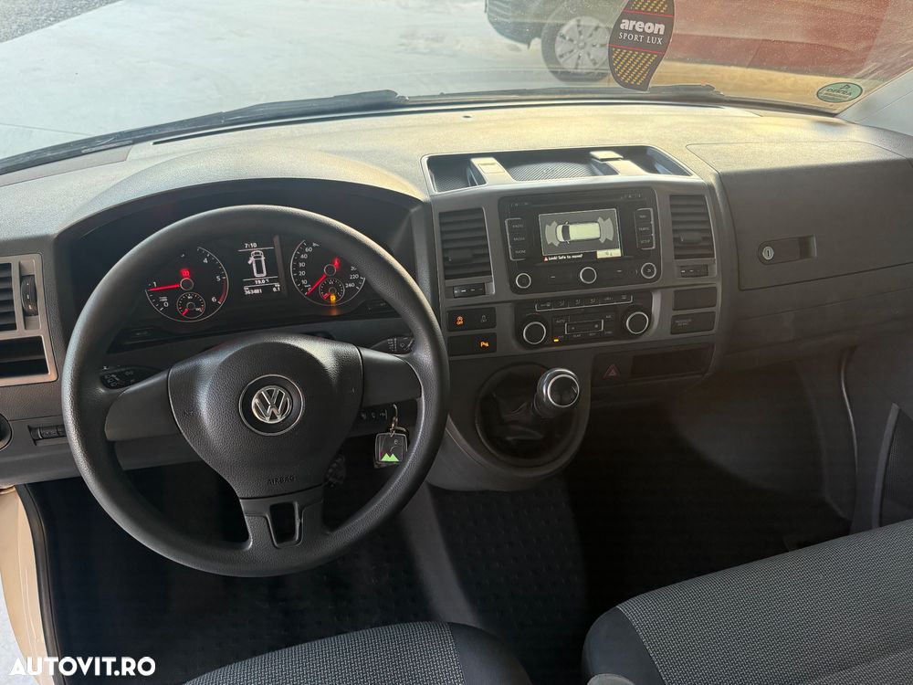 Volkswagen Caravelle - 5