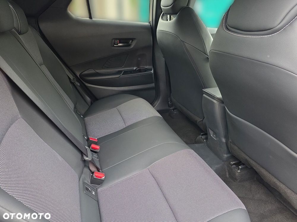 Toyota C-HR 2.0 PHEV Dynamic Force Executive - 11