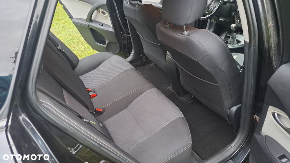Toyota Avensis - 8