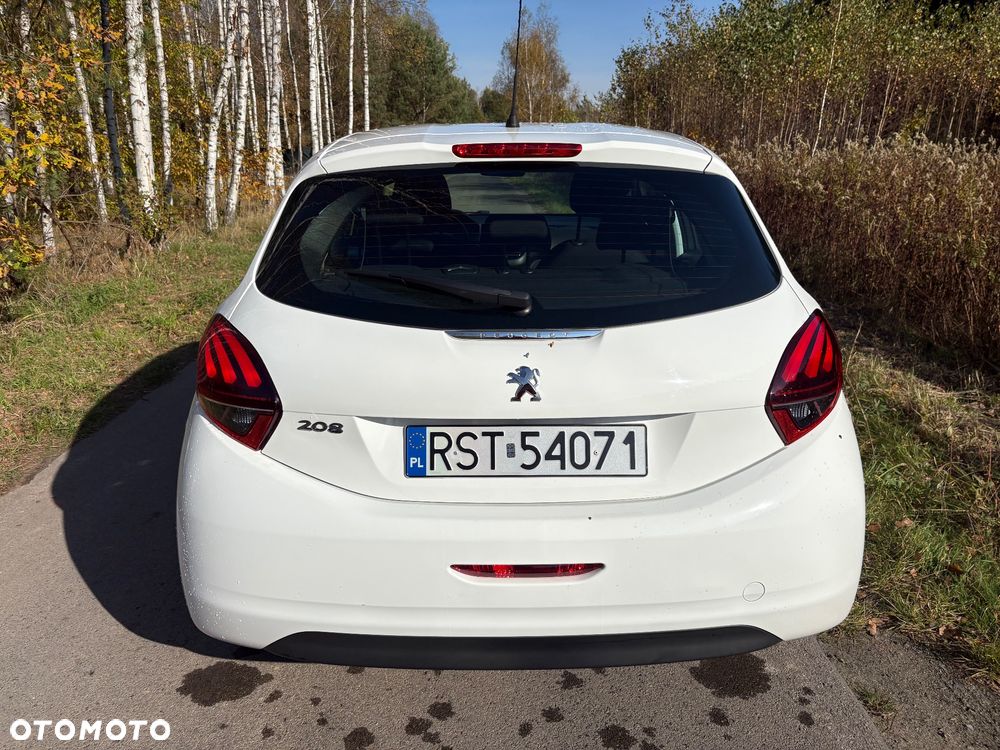 Peugeot 208 - 8