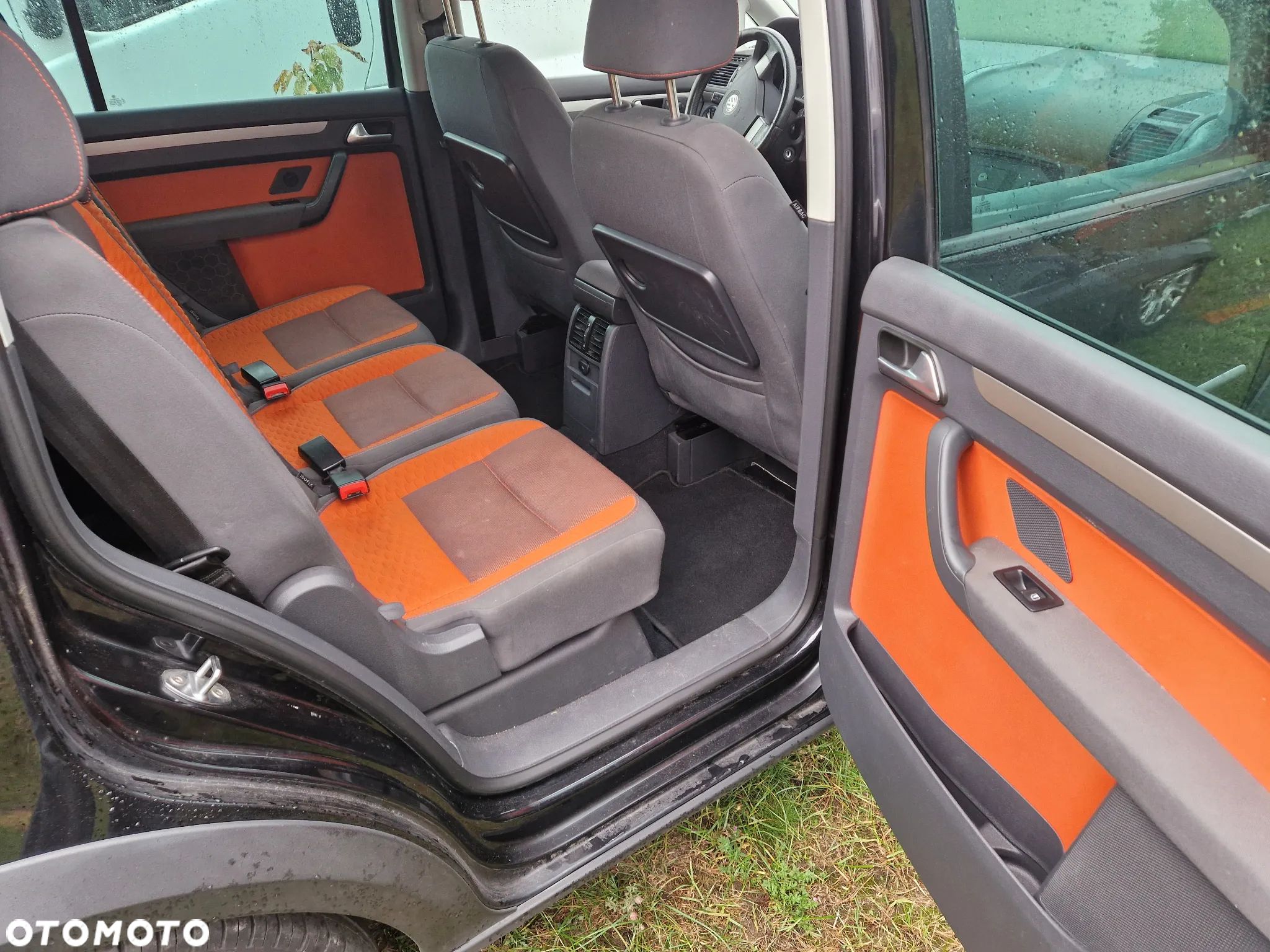 Volkswagen Touran - 1
