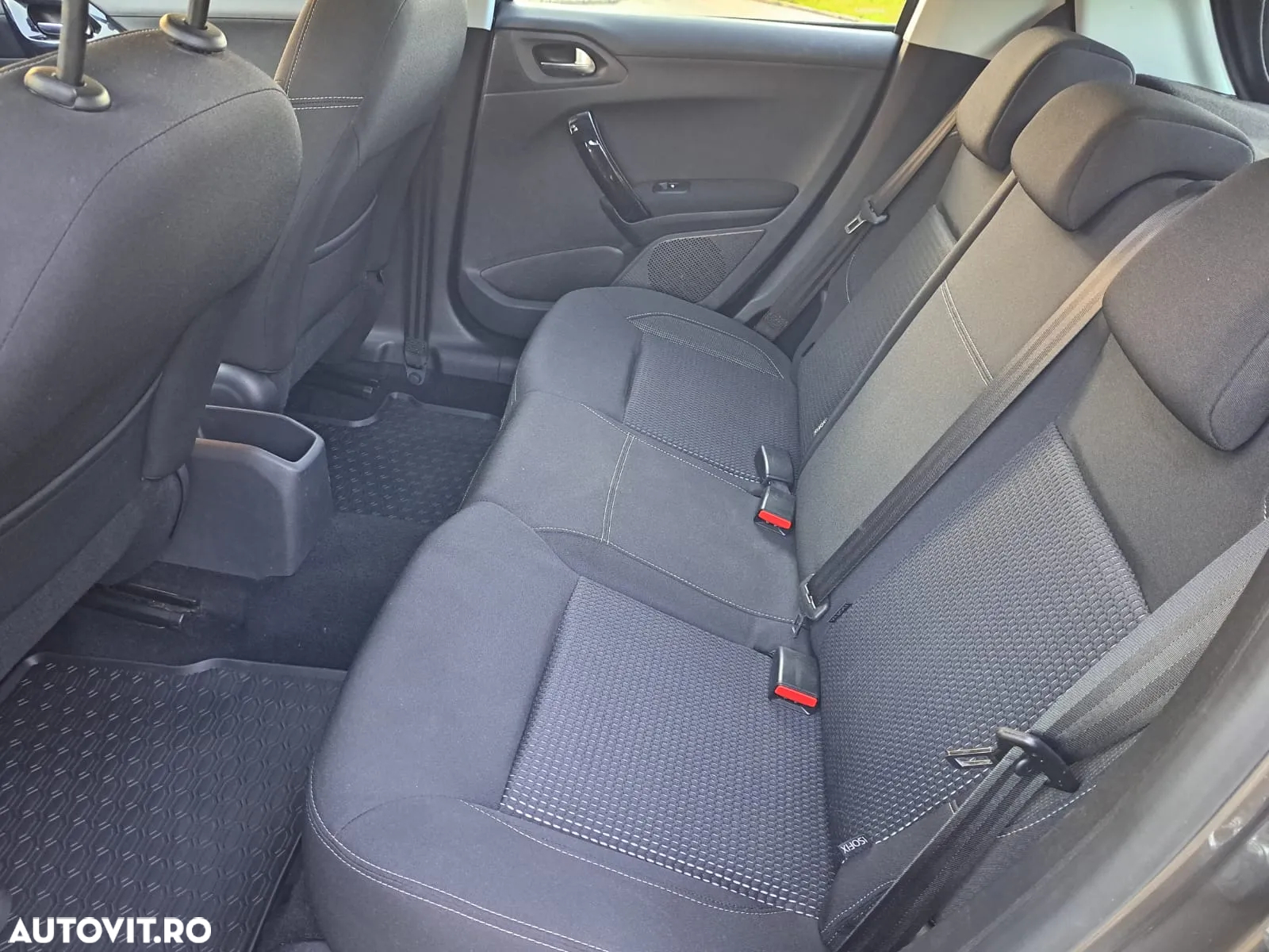 Peugeot 208 1.2 L PureTech Turbo Allure - 8