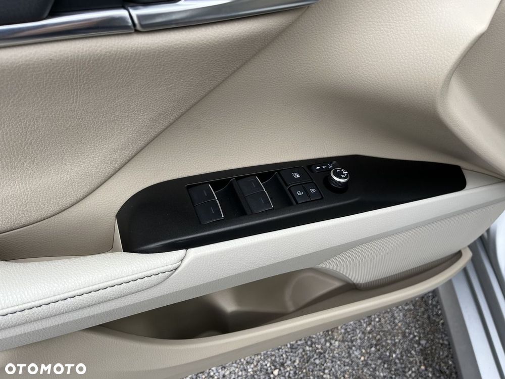 Toyota Camry 2.5 Hybrid Executive CVT - 25