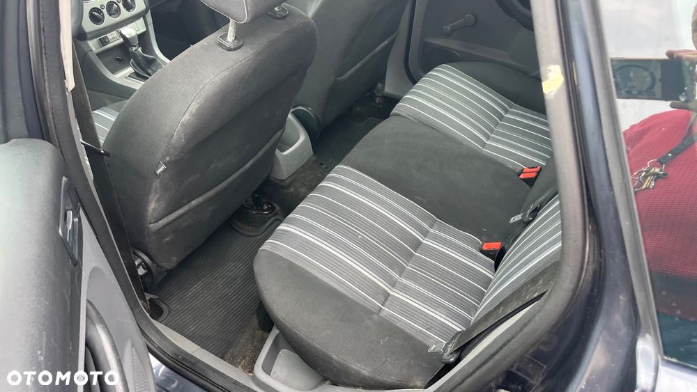 Ford Focus 1.6 Ambiente - 6