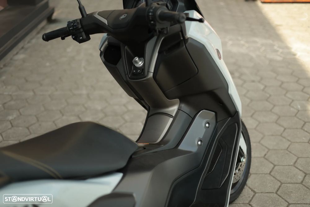 Yamaha NMAX - 14
