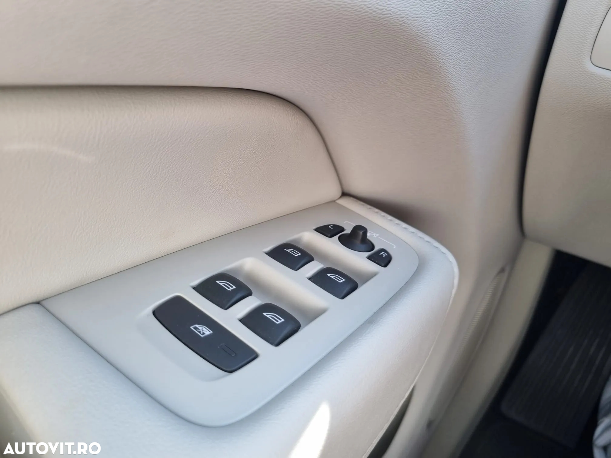 Volvo XC 60 B4 MHEV Inscription - 28