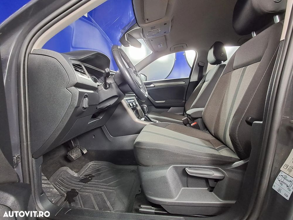 Volkswagen T-Roc - 11